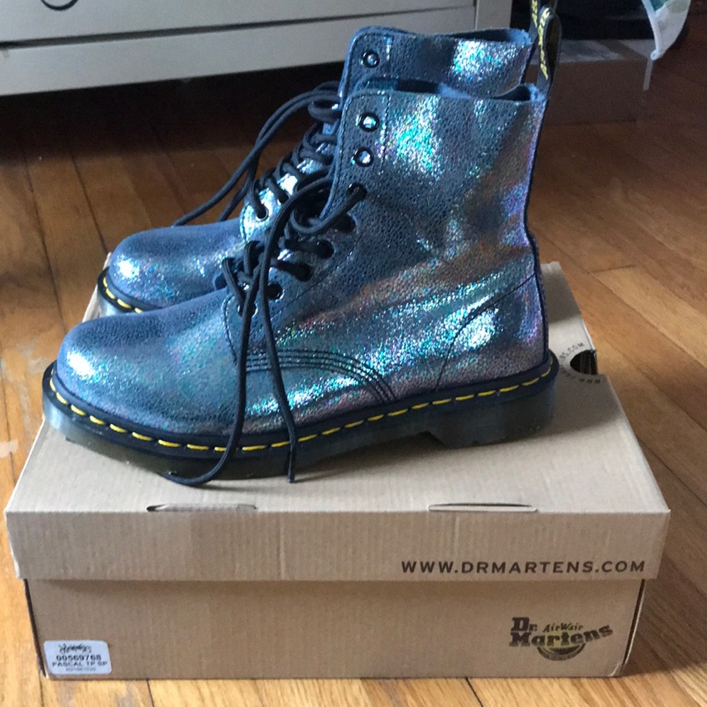 Dr. Martens size 9 Pascal 8-Eye Sparkle Boot